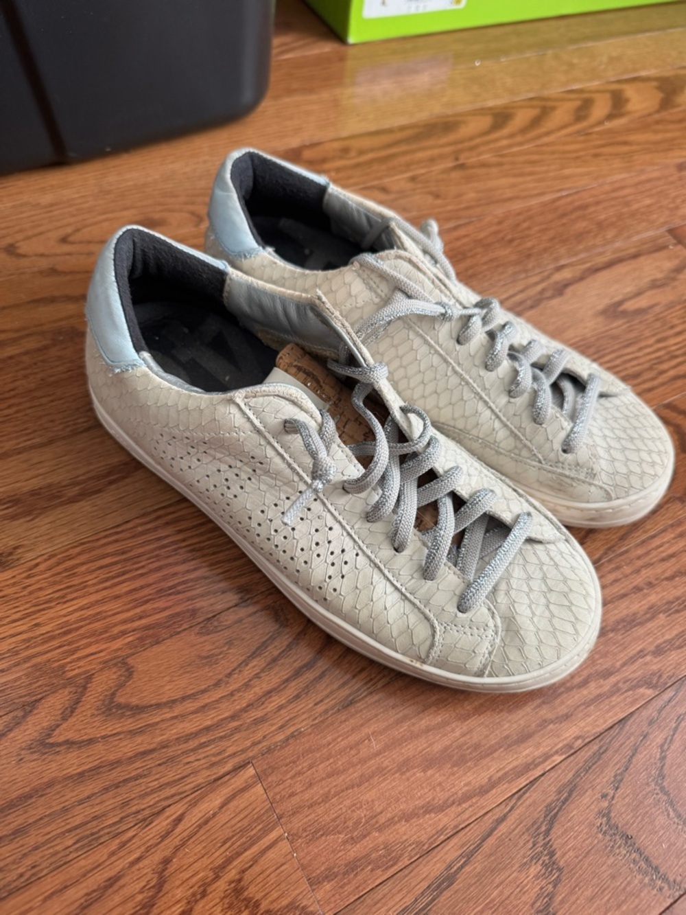 P448 Light Gray Textured Low-Top Sneakers